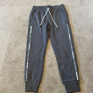 Woman’s Under Armour sweat pants Sz Small grey